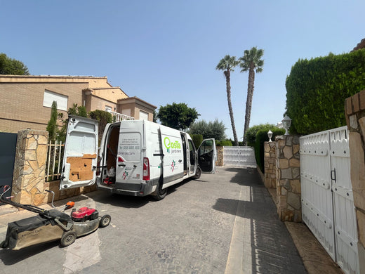 Guía de Poda y Tala Segura: La Experiencia de Costa Jardineros en Trabajos de Alto Riesgo