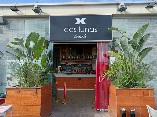 Renovando el local Dos Lunas Beach en el Puerto de Valencia